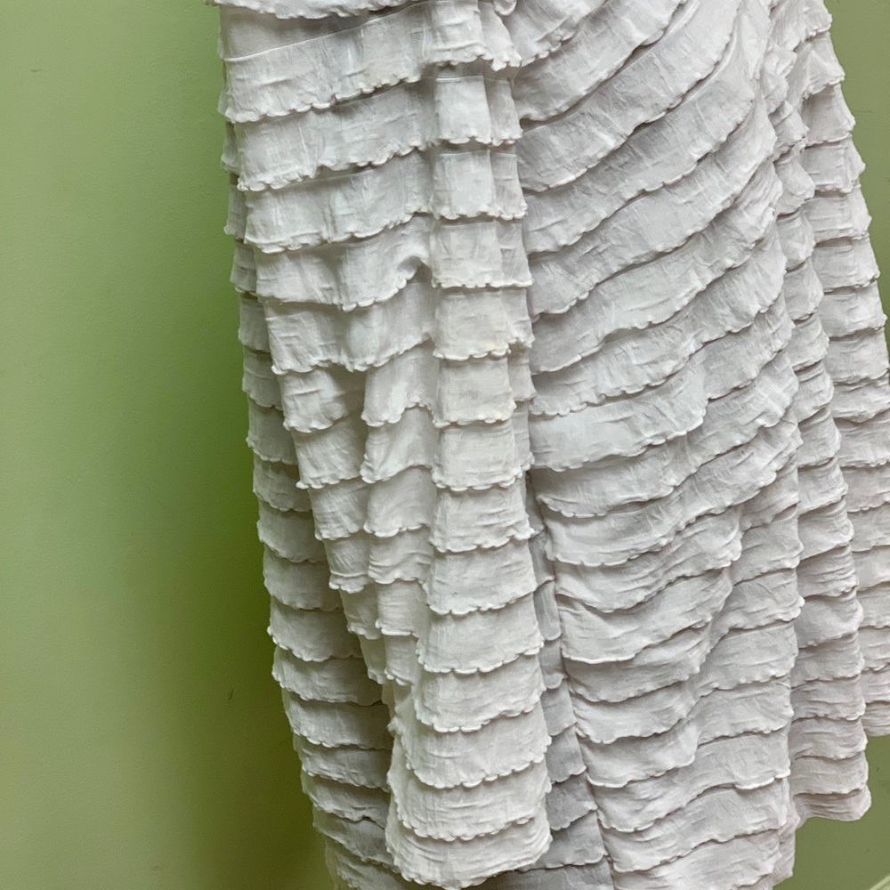 ๐ VINTAGE RUFFLED WHITE TOP - Picture 3 of 7